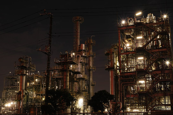A night view of an oil refinery